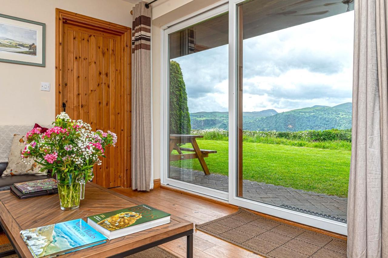Laurel - Pet-Friendly Cottage With Indoor Pool, Hot Tub & Panoramic Snowdonia Views 科尔温湾 外观 照片
