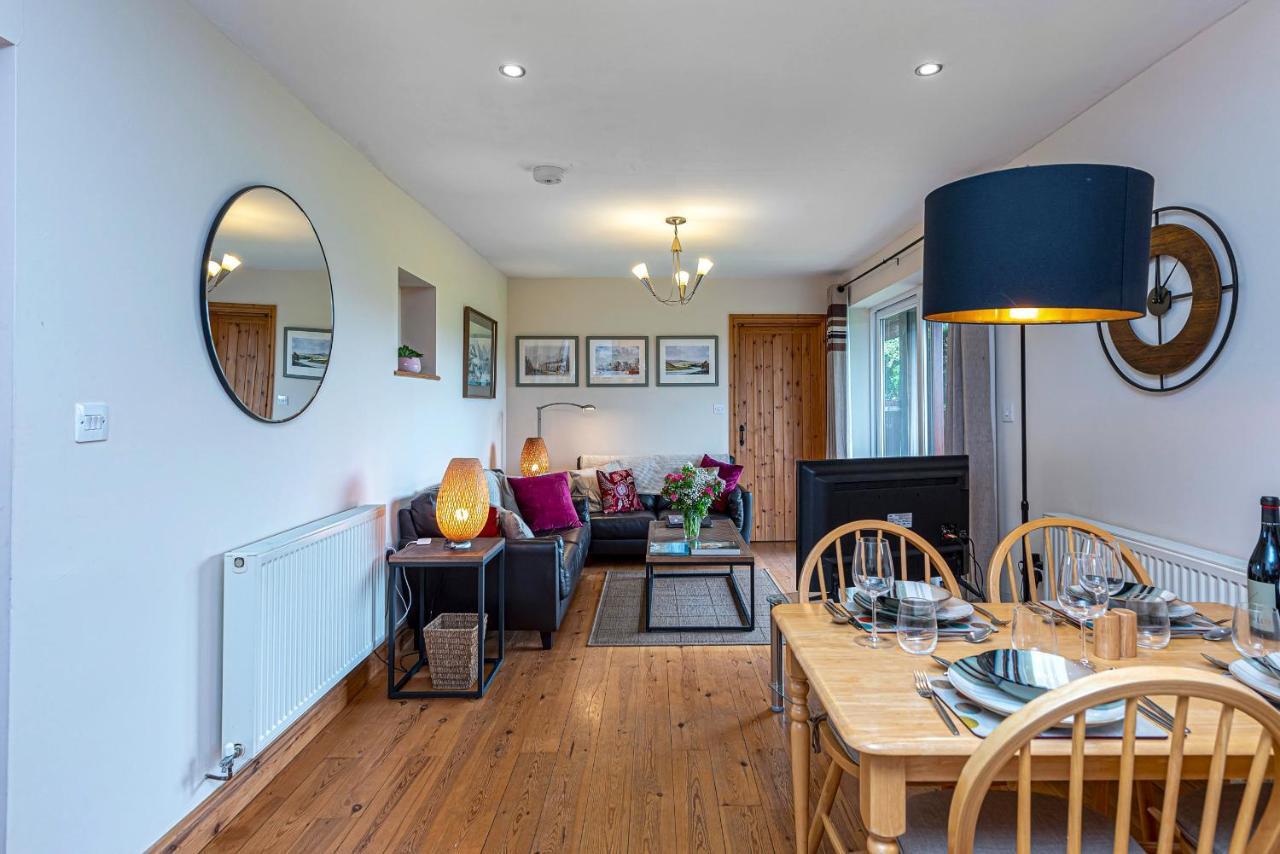 Laurel - Pet-Friendly Cottage With Indoor Pool, Hot Tub & Panoramic Snowdonia Views 科尔温湾 外观 照片