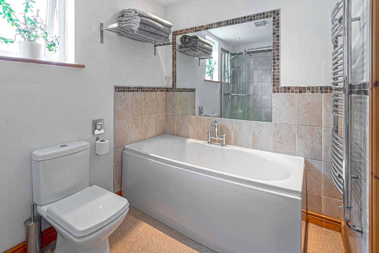 Laurel - Pet-Friendly Cottage With Indoor Pool, Hot Tub & Panoramic Snowdonia Views 科尔温湾 外观 照片