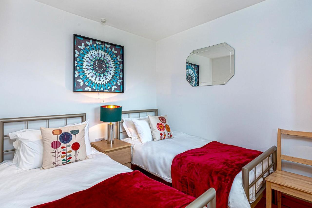 Laurel - Pet-Friendly Cottage With Indoor Pool, Hot Tub & Panoramic Snowdonia Views 科尔温湾 外观 照片
