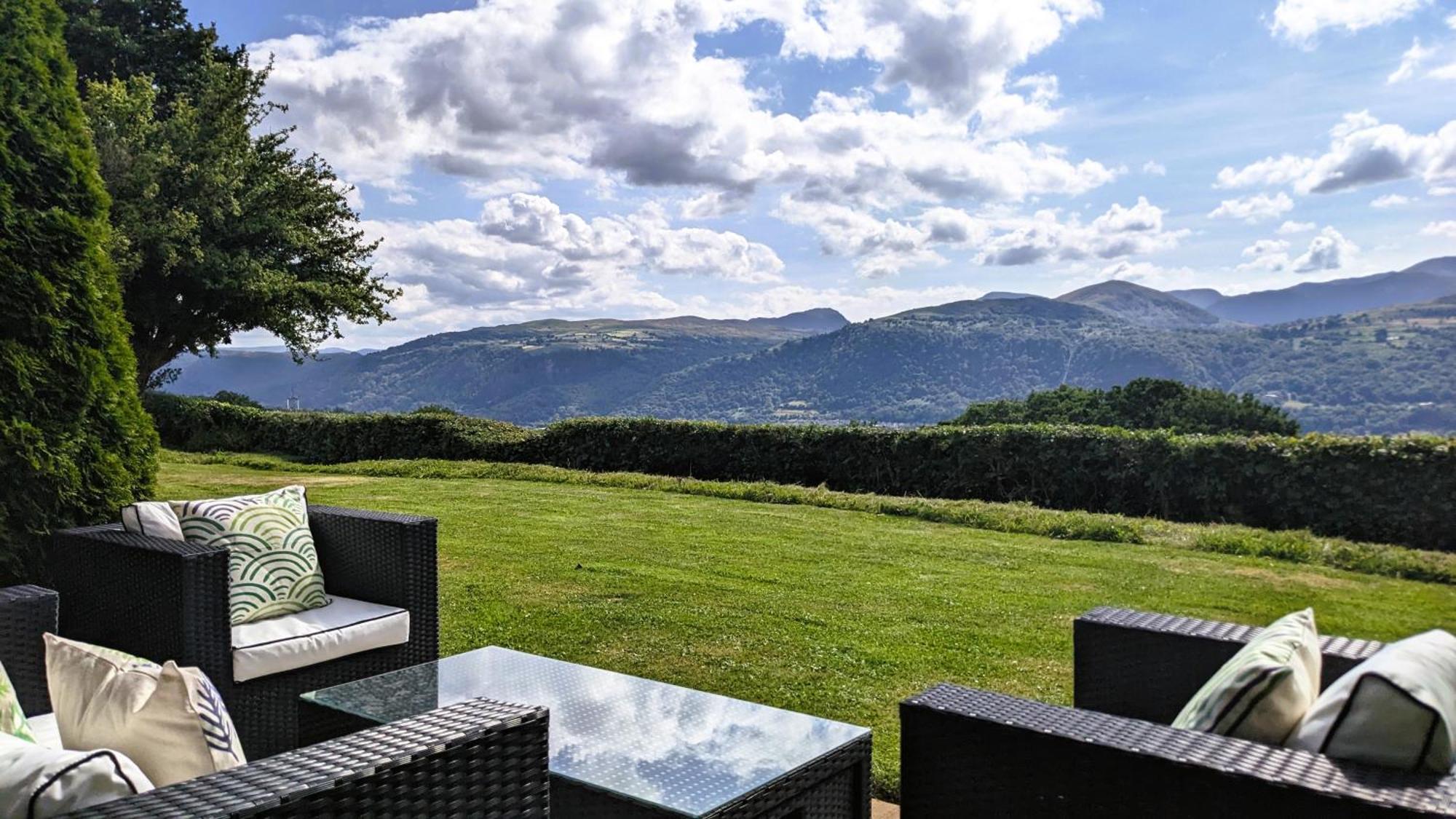 Laurel - Pet-Friendly Cottage With Indoor Pool, Hot Tub & Panoramic Snowdonia Views 科尔温湾 外观 照片