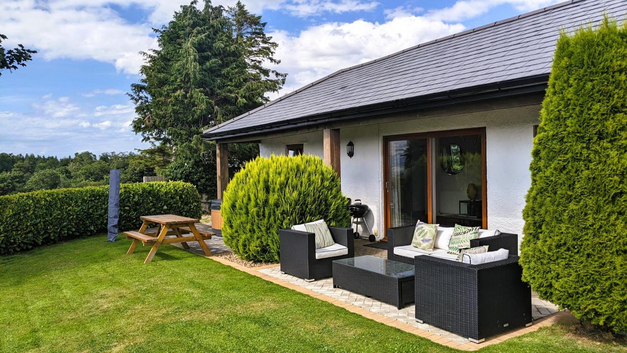Laurel - Pet-Friendly Cottage With Indoor Pool, Hot Tub & Panoramic Snowdonia Views 科尔温湾 外观 照片